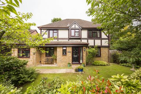 4 bedroom detached house for sale, Walnut Close, Heathfield