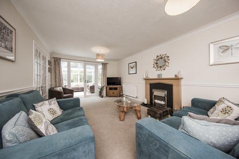 4 bedroom detached house for sale, Walnut Close, Heathfield