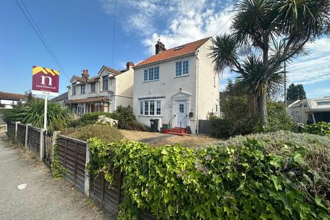 3 bedroom detached house to rent, St Osyth Road , Clacton-On-Sea CO15