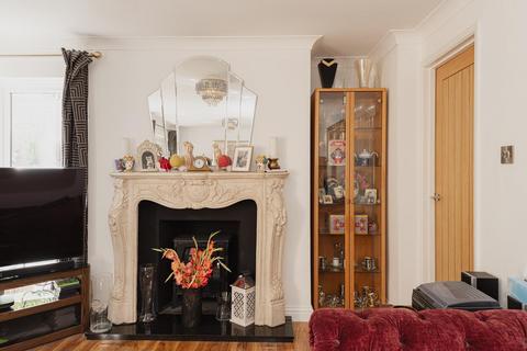 18 Heymede, Leatherhead, KT22 8PG