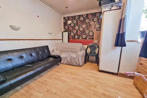 1 bedroom ground floor flat to rent, King Henry Court, Luton, Bedfordshire