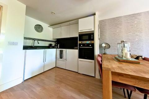 2 bedroom flat for sale, Pretoria Road, Chertsey KT16