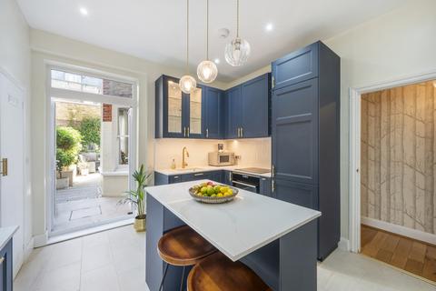74a College Place, London, NW1 0DJ