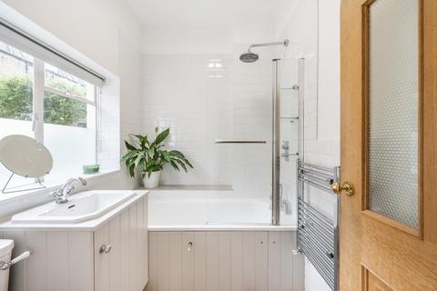 74a College Place, London, NW1 0DJ