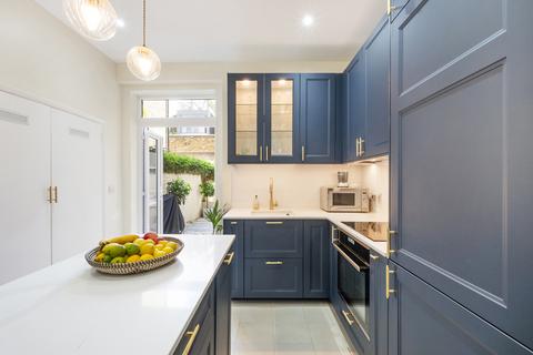 74a College Place, London, NW1 0DJ
