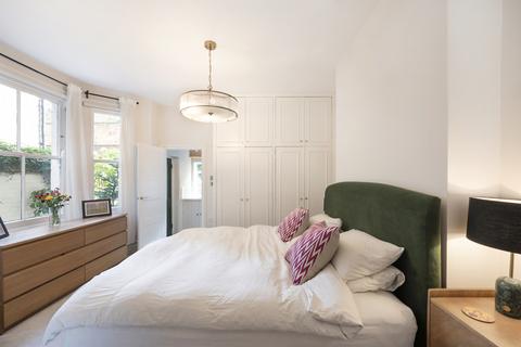74a College Place, London, NW1 0DJ