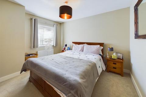 69 Fauld Drive Kingsway, Quedgeley, Gloucester, GL2 2HZ