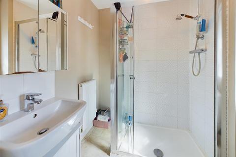 69 Fauld Drive Kingsway, Quedgeley, Gloucester, GL2 2HZ