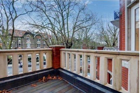 4 bedroom flat to rent, Fitzjohn's Avenue Hampstead NW3