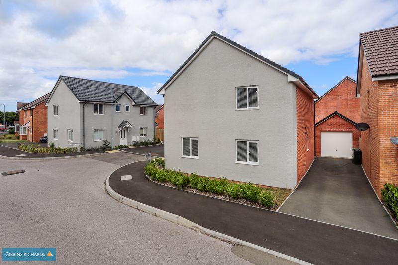 Garage/Driveway