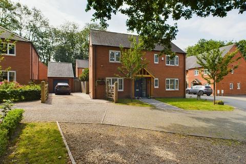 4 bedroom detached house for sale, Woodlands Close, Swadlincote