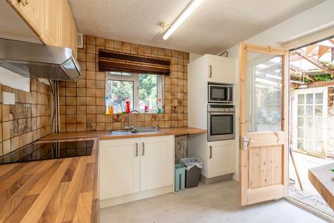 9 Barton Road, Chichester, PO19 3LJ