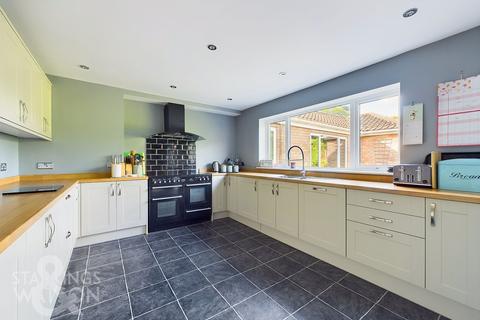 5 bedroom detached house for sale, Church Road, Swainsthorpe, Norwich