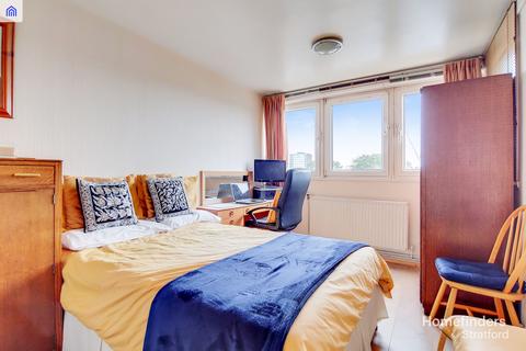 undefined, Brassett Point, Stratford, E15