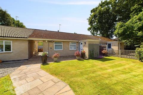 2 bedroom semi-detached bungalow for sale, St. Laurence Avenue, Brundall, Norwich