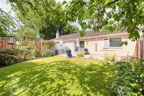 2 bedroom semi-detached bungalow for sale, St. Laurence Avenue, Brundall, Norwich