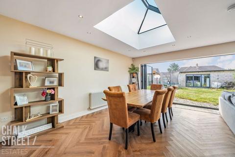 9 Howe Close, Romford, RM7 8JL