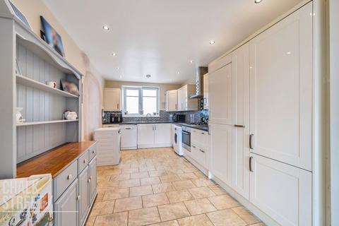 9 Howe Close, Romford, RM7 8JL