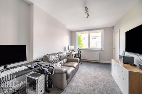 9 Howe Close, Romford, RM7 8JL