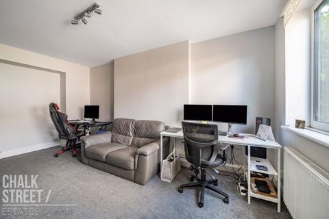 9 Howe Close, Romford, RM7 8JL