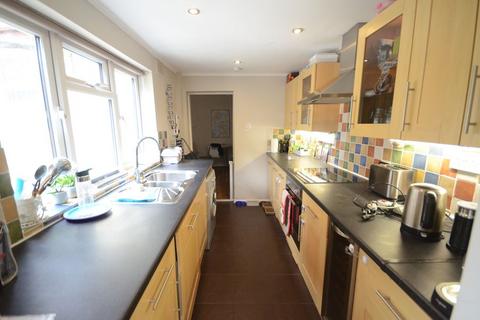 2 bedroom terraced house to rent, Westfield Road, Caversham