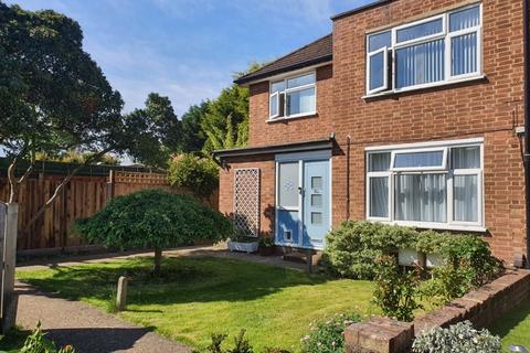 16 Mayfield Close, Thames Ditton, KT7 0AG