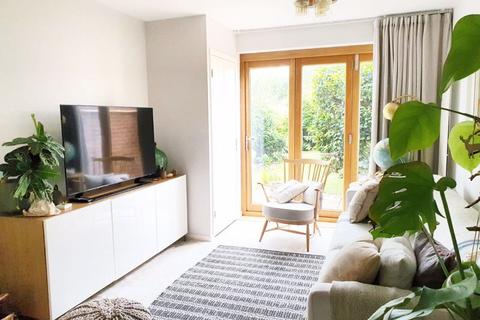 16 Mayfield Close, Thames Ditton, KT7 0AG