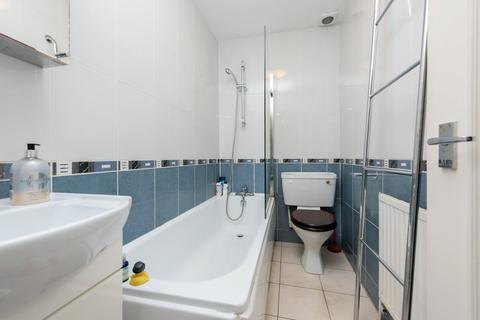 2 bedroom flat to rent, Rhodesia Road