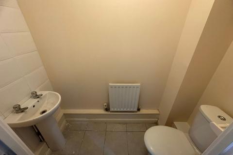 3 bedroom terraced house to rent, Whitehall Close, Borehamwood