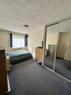 2 bedroom apartment to rent, St. James Gardens, Little Heath