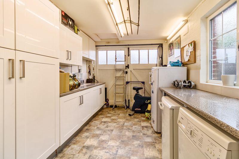 Garage/Utility Room