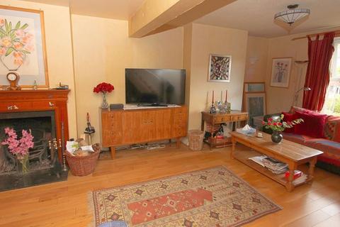 8 Albion Road, Chalfont St Giles, HP8 4EW
