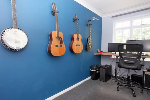 8 Albion Road, Chalfont St Giles, HP8 4EW