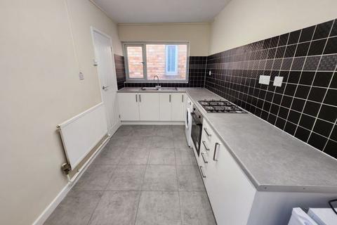 2 bedroom flat to rent, Enville Road, Kingswinford DY6