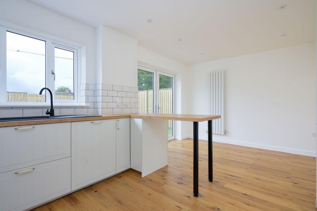 Kitchen/ Dining