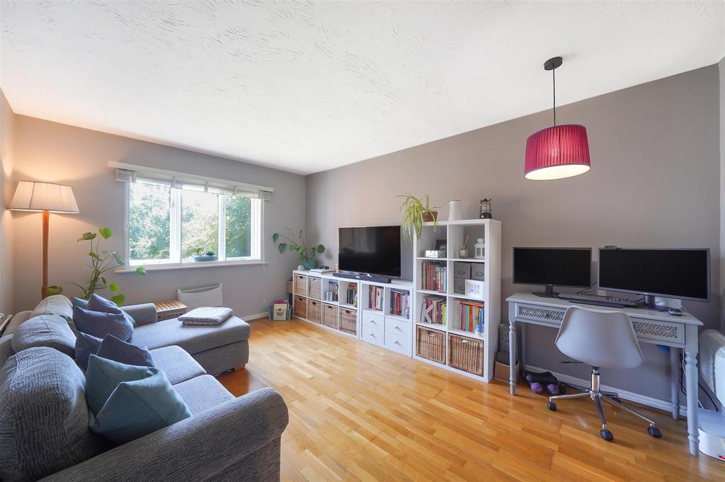 Flat 7, Hamilton Court - PCu0 KRC5 VConl YZe Eu Fz.jpg