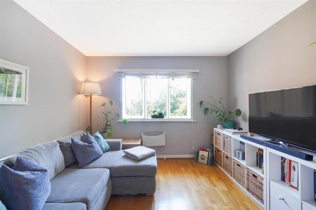 Flat 7, Hamilton Court - Qvn Gr Kf VXku9t Tne5 K2c.jpg