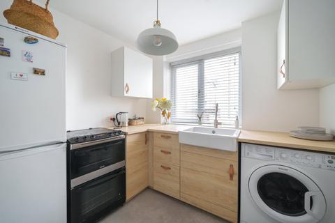 2 bedroom flat for sale, South Parade, Hampshire PO4