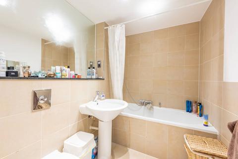 2 bedroom flat to rent, Ensign House, Vauxhall, London, SW8