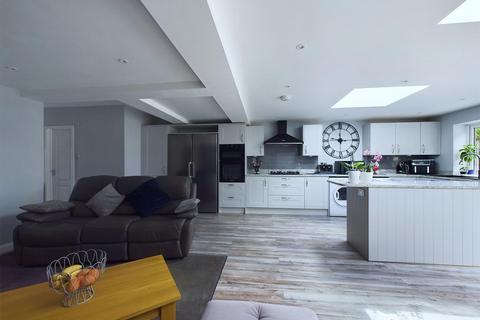 108 Foxearth Road, South Croydon, CR2 8EF