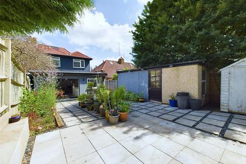 108 Foxearth Road, South Croydon, CR2 8EF