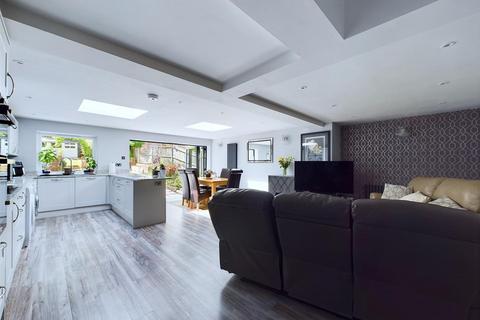 108 Foxearth Road, South Croydon, CR2 8EF