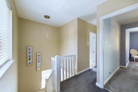 108 Foxearth Road, South Croydon, CR2 8EF