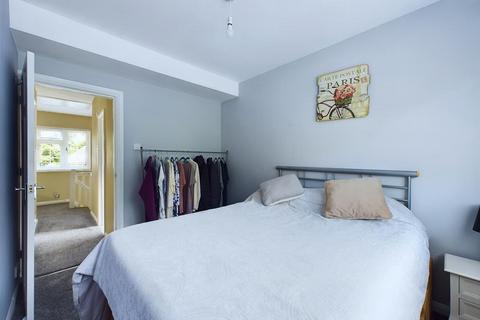 108 Foxearth Road, South Croydon, CR2 8EF