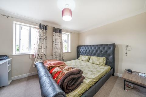 14 Rose Park Close, Hayes, UB4 9AT