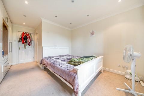14 Rose Park Close, Hayes, UB4 9AT