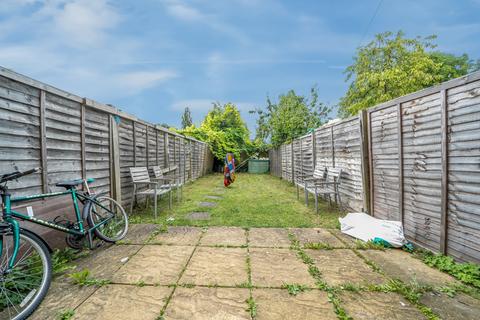14 Rose Park Close, Hayes, UB4 9AT