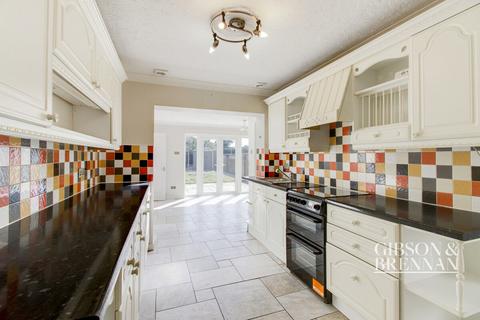 4 bedroom detached house for sale, Tavistock Road, Basildon, SS15