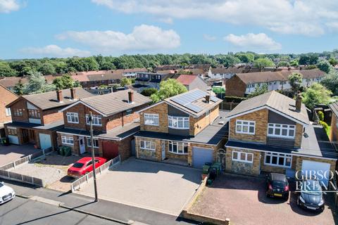 4 bedroom detached house for sale, Tavistock Road, Basildon, SS15