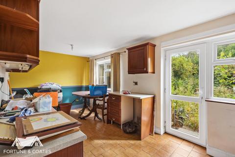 325 Carters Mead, Harlow, CM17 9HA